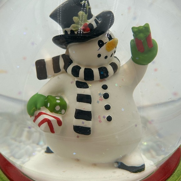 Fitz and Floyd Frosty's Frolic Musical Snowglobe - Picture 14 of 17